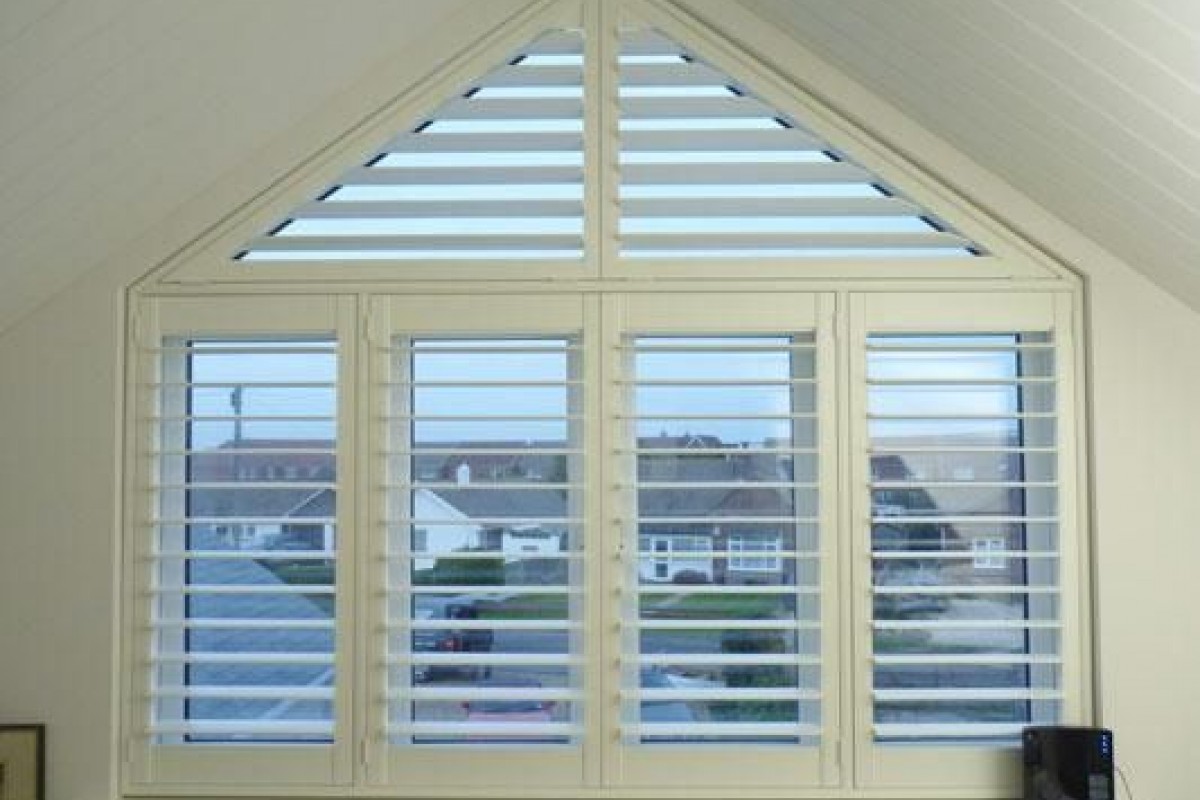 Premium Peak Poly Shutter 